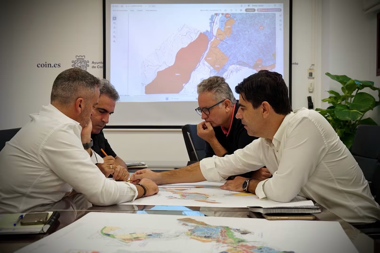 Un momento de la reunión del Alcalde con el área de Urbanismo