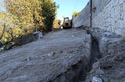 Alcalde y edil en la visita a camino de Derrumbaderos en el inicio de los trabajos