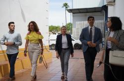 Autoridades en visita Escuela de Empresas