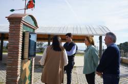 Alcalde junto a concejales en visita plataforma