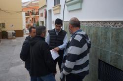 Alcalde junto a concejal y técnicos en una visita a la obra de Calle Tejas