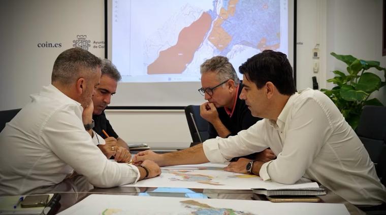 Un momento de la reunión del Alcalde con el área de Urbanismo