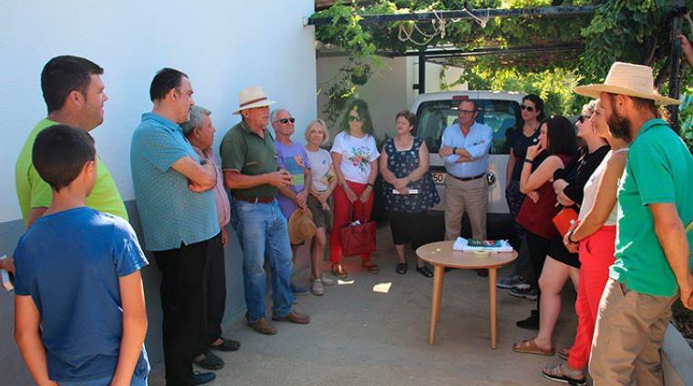 photo5850484797573541814